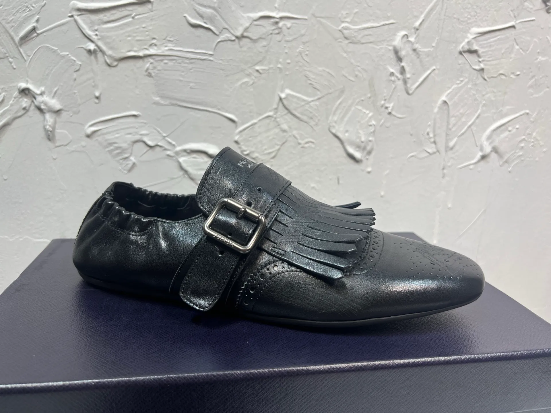 P800 prada derby2025 spring and autumn latest Prada slip-on retro men's leather shoes, Shuffle tassel strap Monk shoes, original one-to-one development, outsole one-to-one molding, upper cowhide, lining and foot cowhide, rubber sole, original packaging black and brown 2 colors, code number: 39-46
